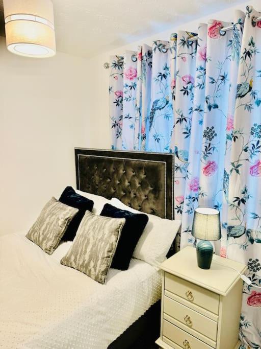 فيلا Luxury 4 Bed House In كوفنتري المظهر الخارجي الصورة